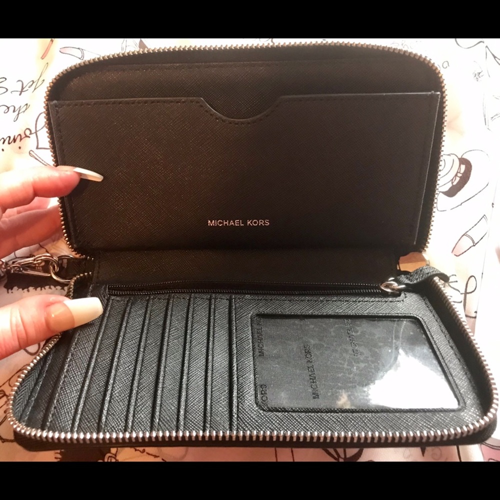 🚫SOLD Authentic Michael Kors Wristlet, Black - Picture 3 of 4